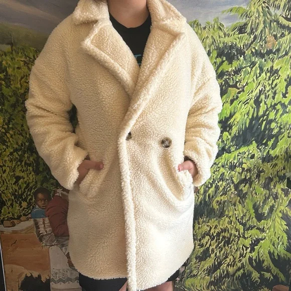 PrettyLittleThings Teddy Coat - Picture 3 of 11